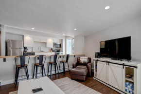 Beautifully Renovated 2 Bedroom Gold Camp Condo Breckenridge